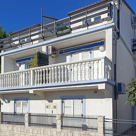 Appartement Amazing Apartment In Novi Vinodolski With Wifi *