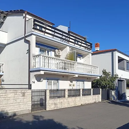 Amazing Apartment In Novi Vinodolski With Wifi Appartement *